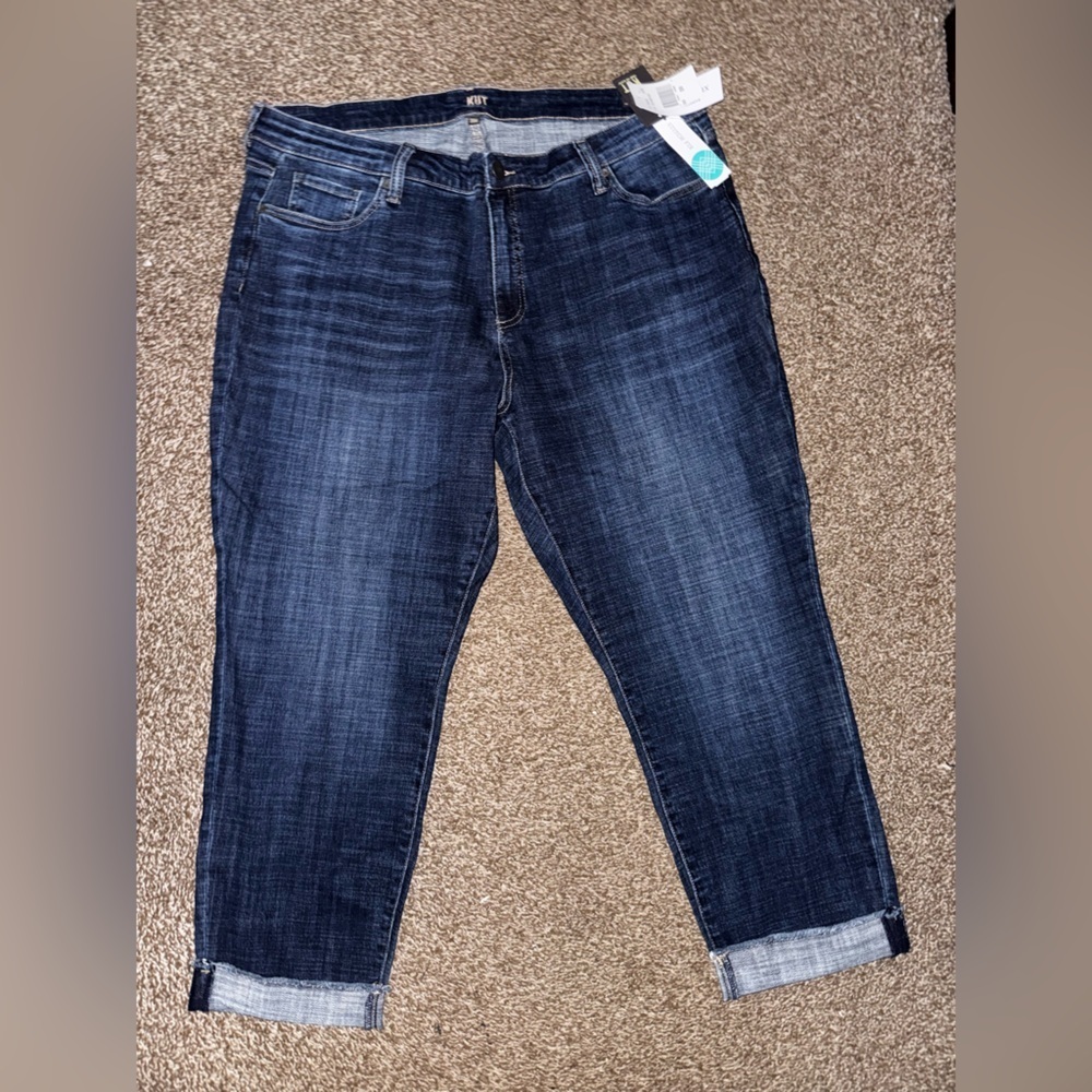 Worn once Kut from the Kloth Dark Wash Cropped Jeans